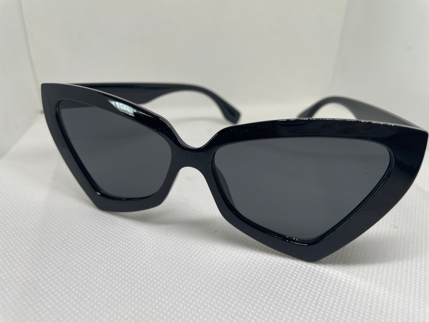 Geometric shaped sunglasses